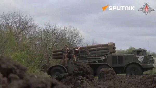 The Russian Armed Forces’ MLRS hit Ukrainian positions - Sputnik India