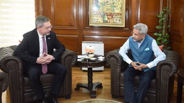 Jaishankar meets Denis Alipov - Sputnik भारत