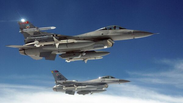 A pair of US Air Force (USAF) F-16 Fighting Falcons, - Sputnik India