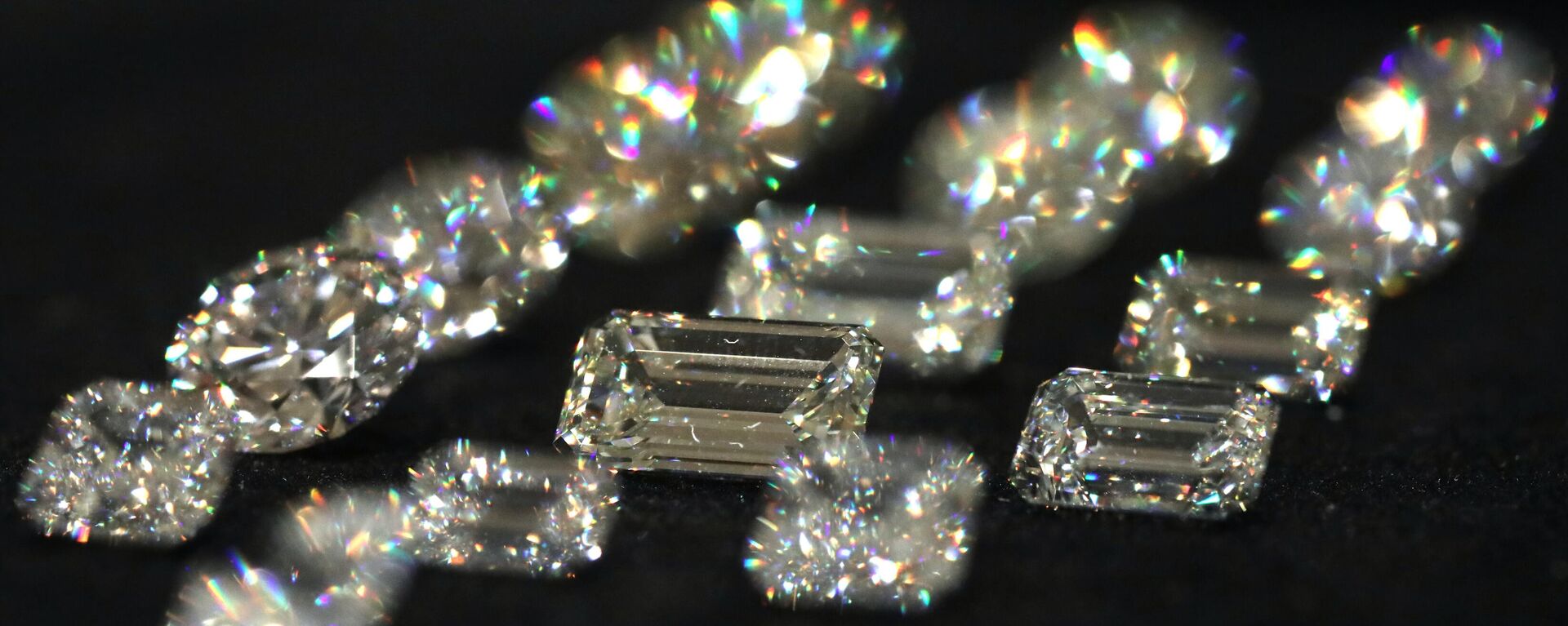 Several diamonds of Alrosa company on the show - Sputnik भारत, 1920, 29.05.2023