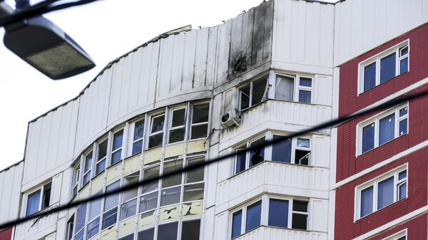 Пострадавший в результате атаки беспилотника жилоой дом в Москве - Sputnik भारत