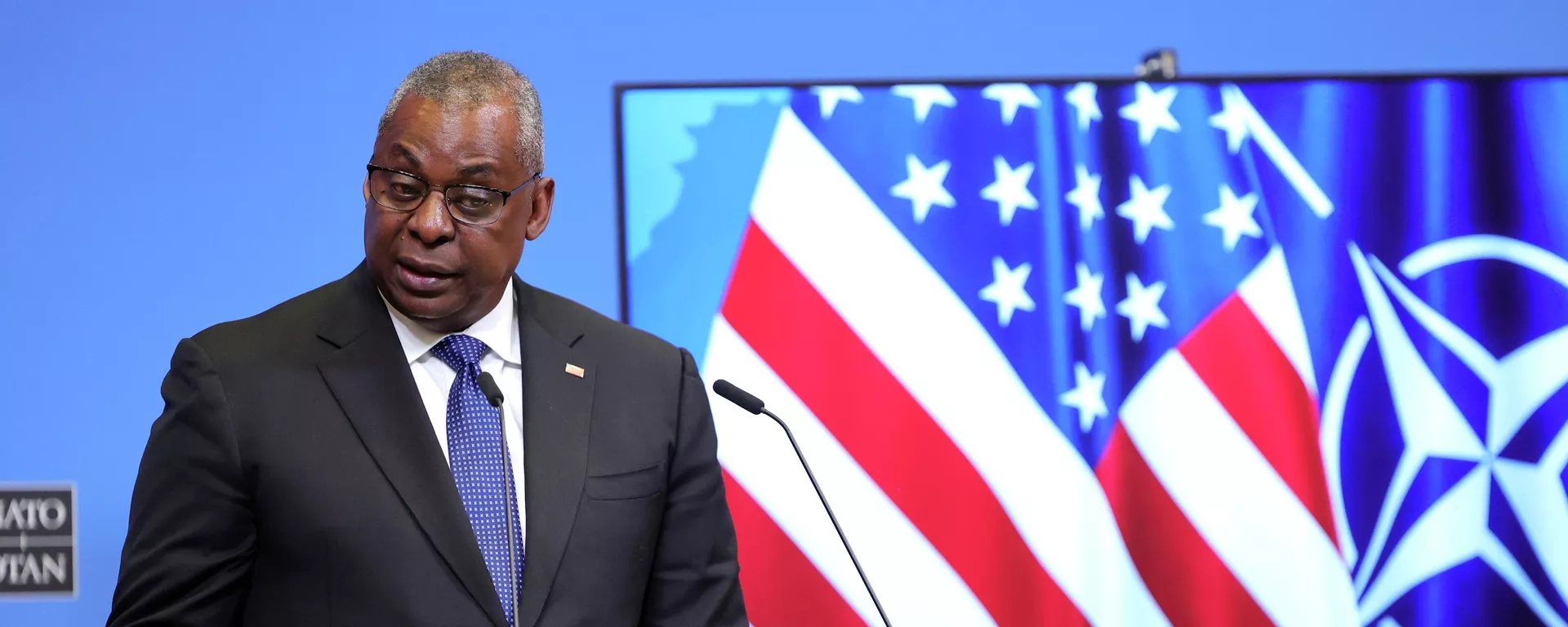 U.S. Secretary for Defense Lloyd J. Austin III speaks during a media conference after a meeting of NATO defense ministers at NATO headquarters in Brussels - Sputnik भारत, 1920, 01.06.2023