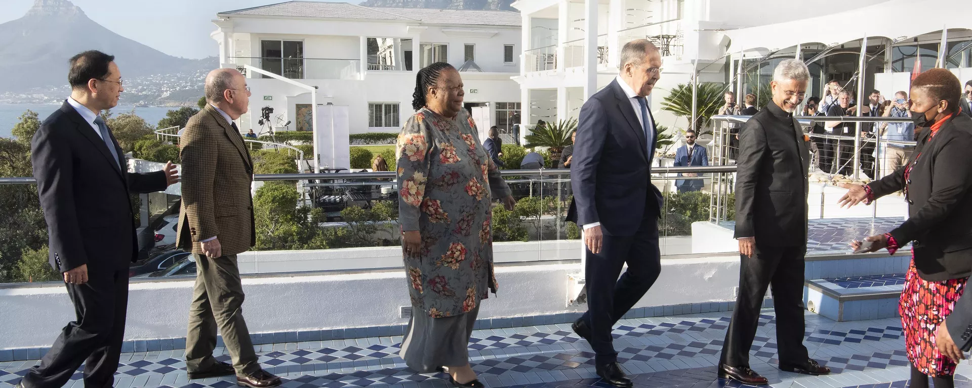 Ma ZHaoxu, deputy Minister of Foreign Affairs of China (L), Mauro Viera, Minister of Foreign Affairs of Brazil (2nd L), Naledi Pandor, South African Minister of International Relations and Cooperation (C), Sergei Lavrov, Minister of Foreign Affairs of Russia (2nd R), and Subrahmanyam Jaishanker, Minister of Foreign Affairs of India, arrive for a family photo at the BRICS (Brazil, Russia, India, China, South Africa) Foreign Ministers Meeting on June 01, 2023, in Cape Town. - Sputnik India, 1920, 02.06.2023