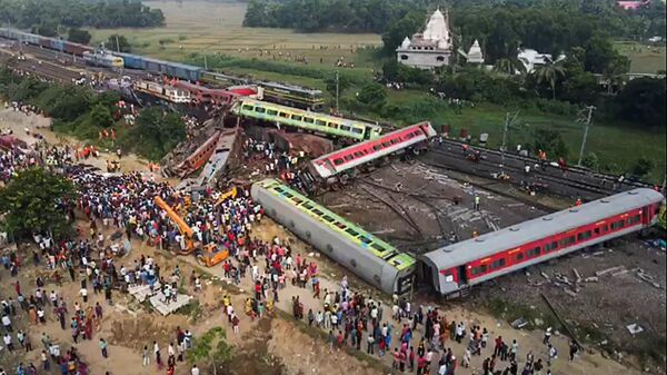 Вид места крушения поездов в Индии - Sputnik India