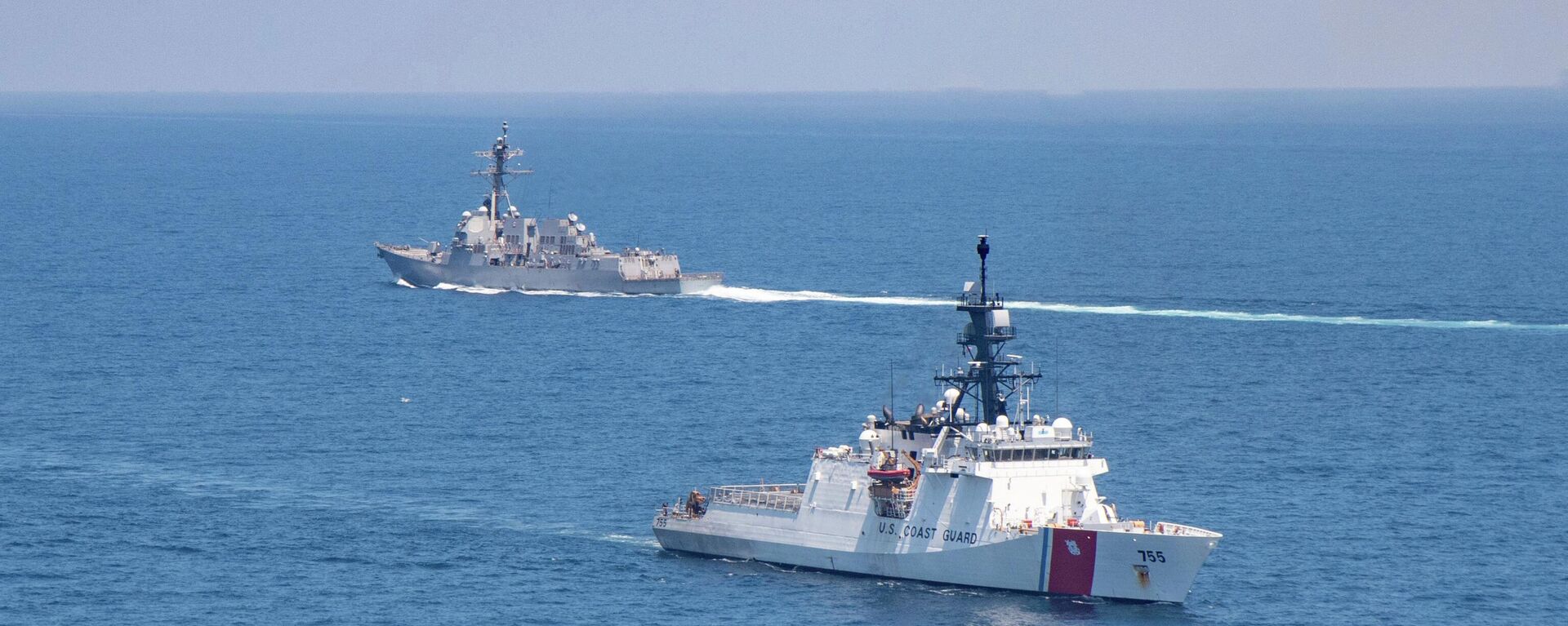 FILE - In this Aug. 27, 2021, file photo provided by U.S. Coast Guard, Legend-class U.S. Coast Guard National Security Cutter Munro (WMSL 755) transits the Taiwan Strait during a routine transit with Arleigh Burke class guided-missile destroyer USS Kidd (DDG 100) - Sputnik India, 1920, 04.06.2023