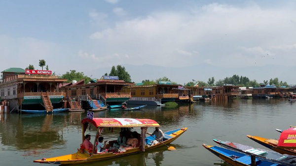 Kashmiri houseboats sinking - Sputnik India