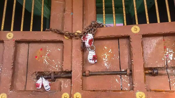 A temple in Villupuram district's Melpathi village was sealed shut amid tensions between the Vanniyars, a dominant caste, and Dalits, regarding the latter’s entry into the temple. - Sputnik India