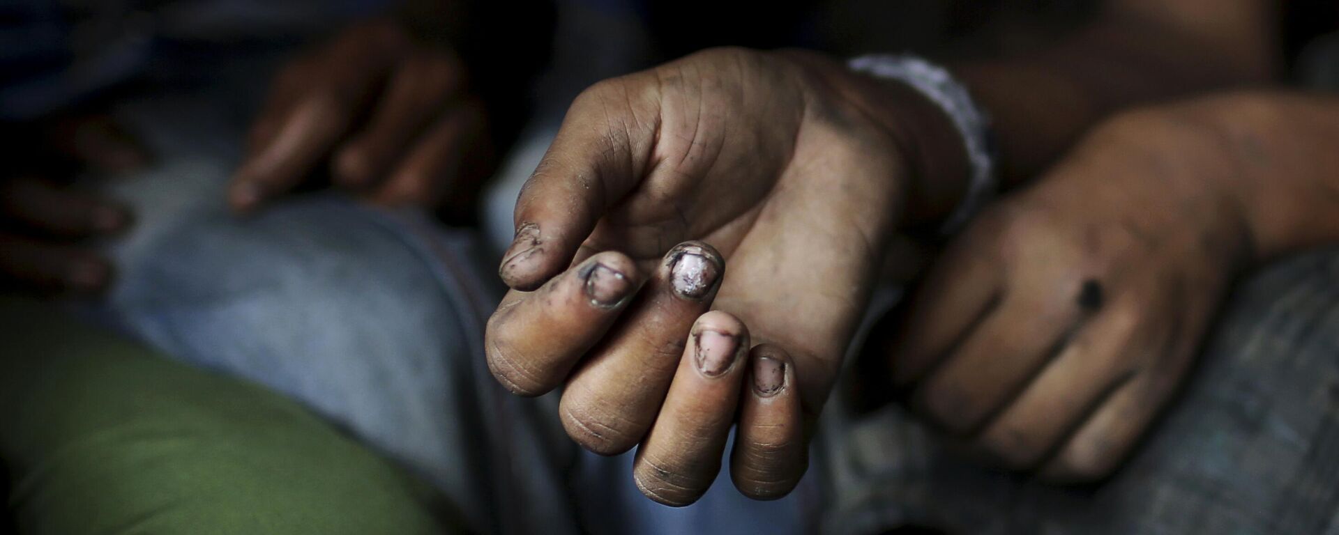 In this Tuesday, June 12, 2012, file photo, the hands of a bonded child laborer are seen as he sits in a police van after being rescued during a raid by workers from Bachpan Bachao Andolan, or Save Childhood Movement, at a garment factory in New Delhi, India. - Sputnik India, 1920, 07.06.2023