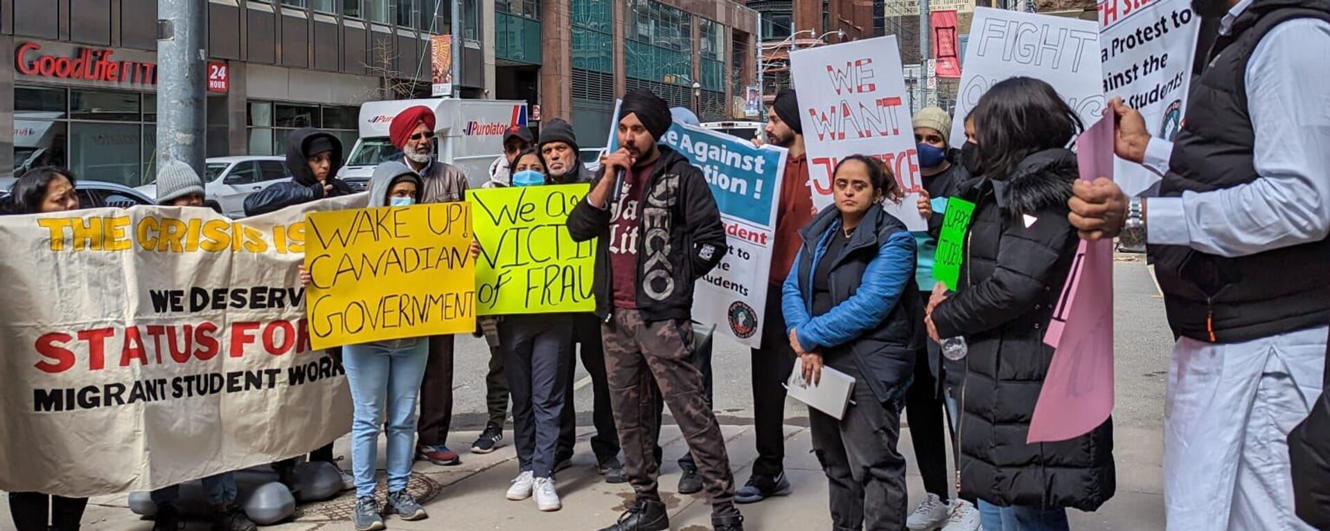 Indian students protest deportation in Canada's Brampton - Sputnik India, 1920, 08.06.2023