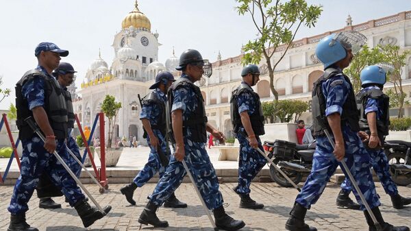 Indian Rapid Action Force (RAF) personnel patrol ahead of Operation Blue Star anniversary outside the Golden Temple in Amritsar on June 4, 2023.  - Sputnik India