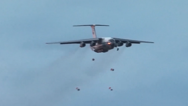 Russian Airmen Descend From the Skies - Sputnik भारत