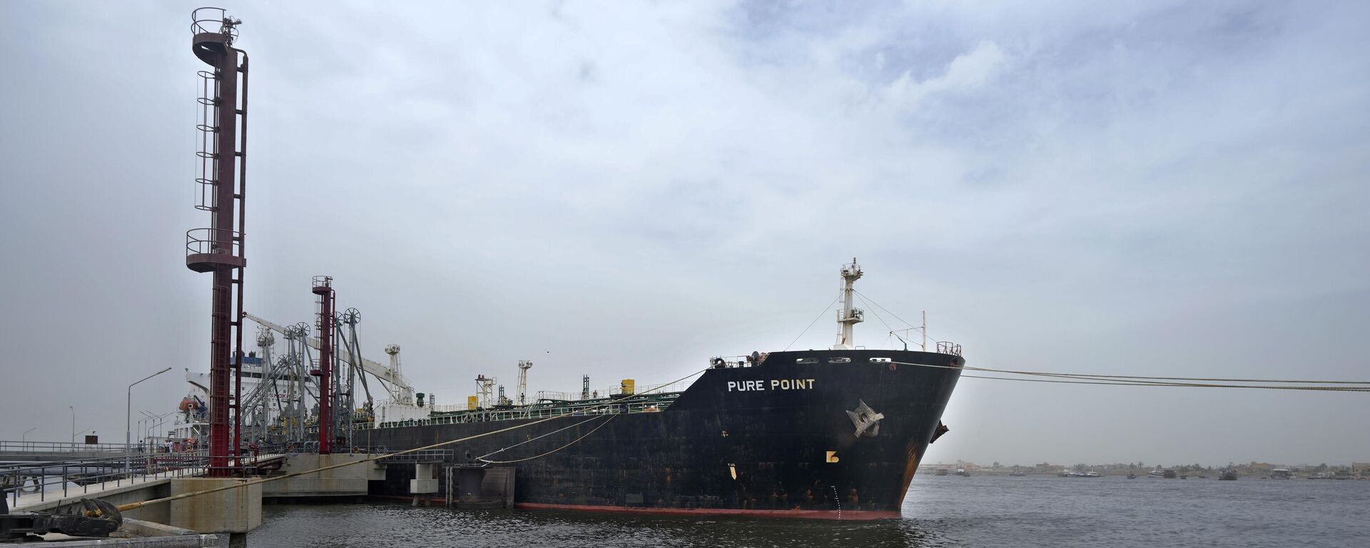 A Russian oil cargo carrying discounted crude, is anchored at a port in Karachi, Pakistan, Tuesday, June 13, 2023. - Sputnik भारत, 1920, 09.12.2023