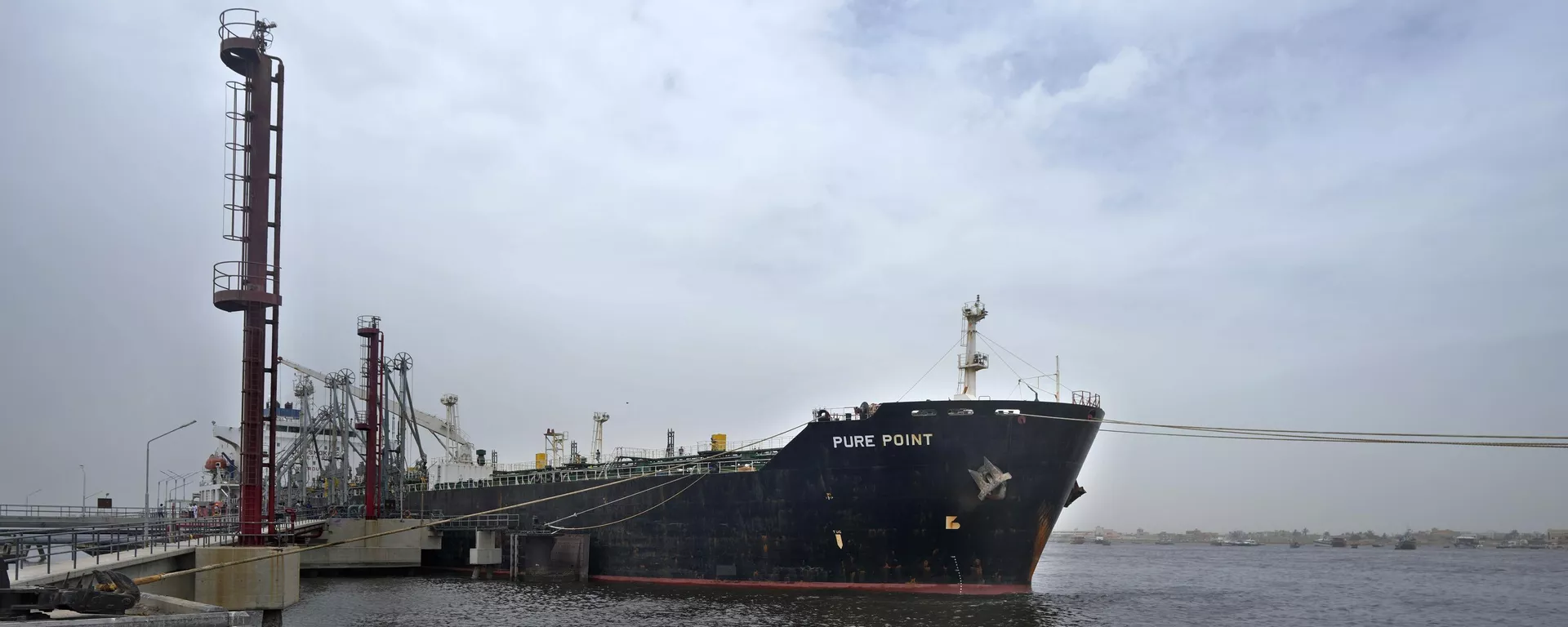 A Russian oil cargo carrying discounted crude, is anchored at a port in Karachi, Pakistan, Tuesday, June 13, 2023. - Sputnik भारत, 1920, 27.06.2023