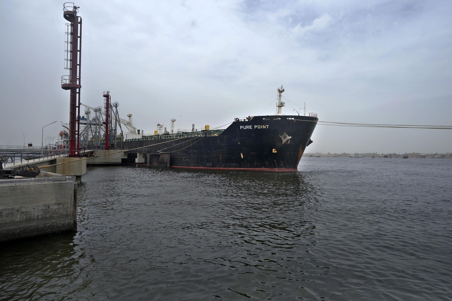 A Russian oil cargo carrying discounted crude, is anchored at a port in Karachi, Pakistan, Tuesday, June 13, 2023. - Sputnik India, 1920, 16.10.2023