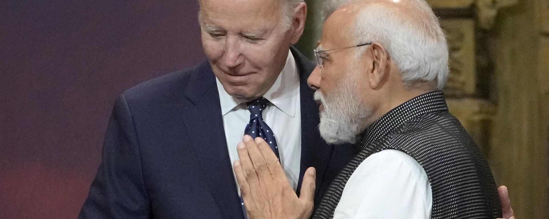 U.S. President Joe Biden, left, and India Prime Minister Narendra Modi talks during the G20 leaders summit  - Sputnik भारत, 1920, 14.06.2023