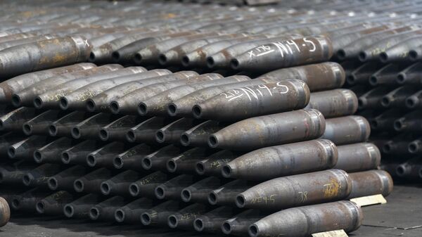 155 mm M795 artillery projectiles are stacked during manufacturing process at the Scranton Army Ammunition Plant in Scranton, Pa., Thursday, April 13, 2023. - Sputnik भारत