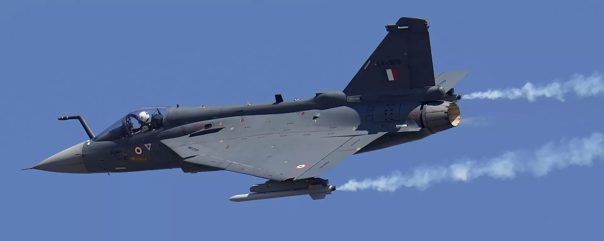 Indian Air Force's fighter aircraft Tejas performs aerobatic maneuvers on the fourth day of the Aero India 2023 at Yelahanka air base in Bengaluru, India, Thursday, Feb. 16, 2023. - Sputnik India, 1920, 04.02.2024