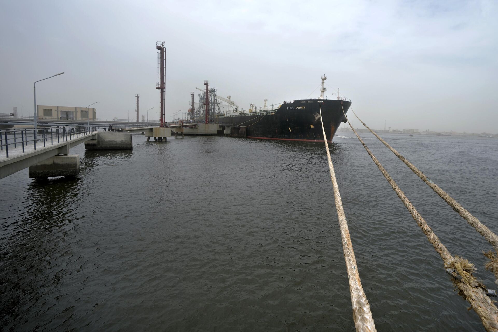 A Russian oil cargo carrying discounted crude, is anchored at a port in Karachi, Pakistan, Tuesday, June 13, 2023. - Sputnik India, 1920, 18.10.2023