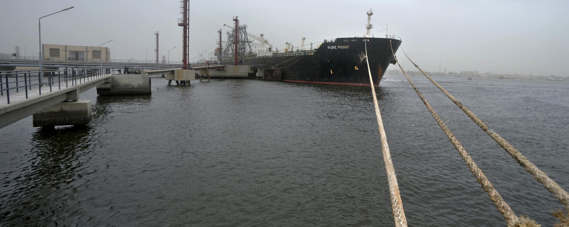 A Russian oil cargo carrying discounted crude is anchored at a port in Karachi, Pakistan, Tuesday, June 13, 2023. - Sputnik India, 1920, 18.07.2023