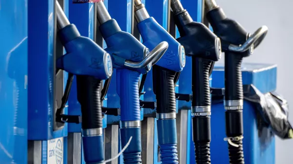 Taps at a gas station  - Sputnik भारत