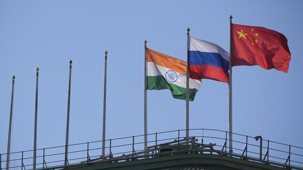 The flags of India, Russia and China - Sputnik India