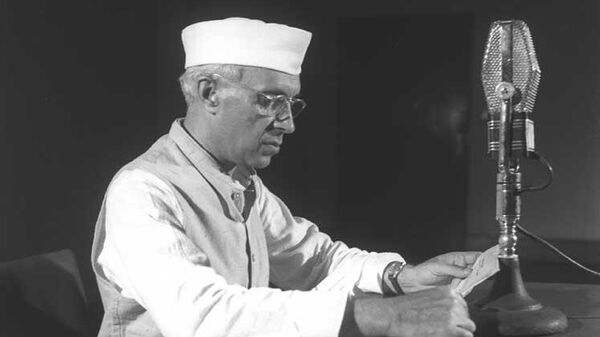 

Pandit Jawaharlal Nehru at the mike. 20.7.47

 - Sputnik India