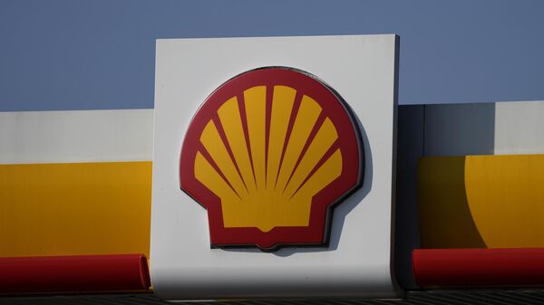 A Shell logo is seen at a petrol station in London, Tuesday, March 8, 2022. - Sputnik India