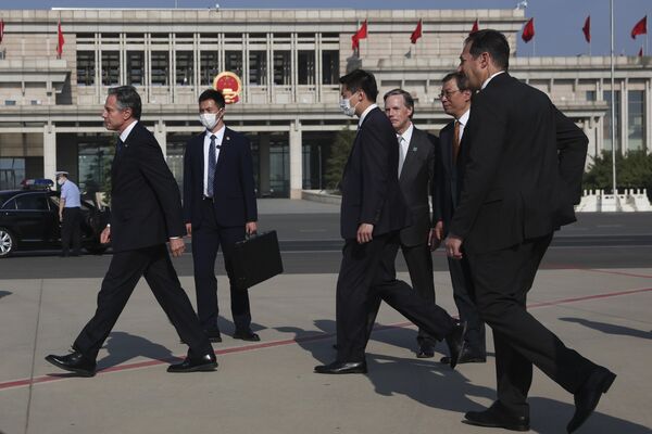 18 जून, 2023 को बीजिंग पहुंचने के बाद अमेरिकी विदेश मंत्री एंटनी ब्लिंकन। (Leah Millis/Pool Photo via AP) - Sputnik भारत