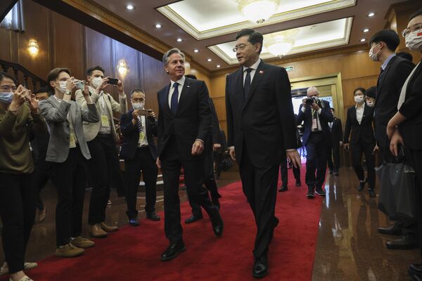 अमेरिकी विदेश मंत्री एंटनी ब्लिंकेन और चीनी विदेश मंत्री किन गैंग। (Leah Millis/Pool Photo via AP) - Sputnik भारत