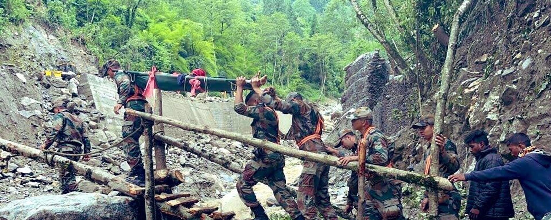 300 More Stranded Tourists Rescued by Indian Army in North Sikkim - Sputnik India, 1920, 19.06.2023