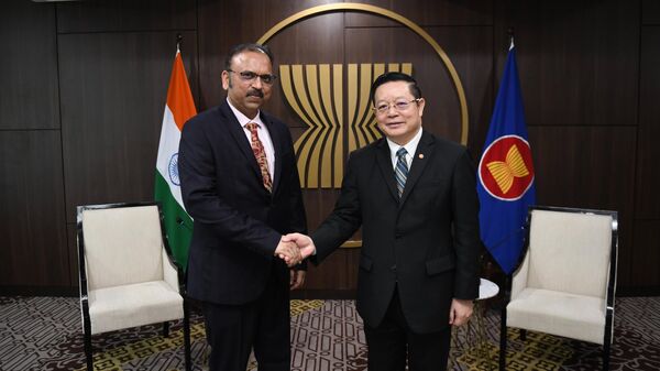 Ambassador of India to ASEAN Jayant N Khobragade paid a courtesy call to the SecGen of ASEAN Dr Kao Kim Hourn at the ASEAN Secretariat - Sputnik India