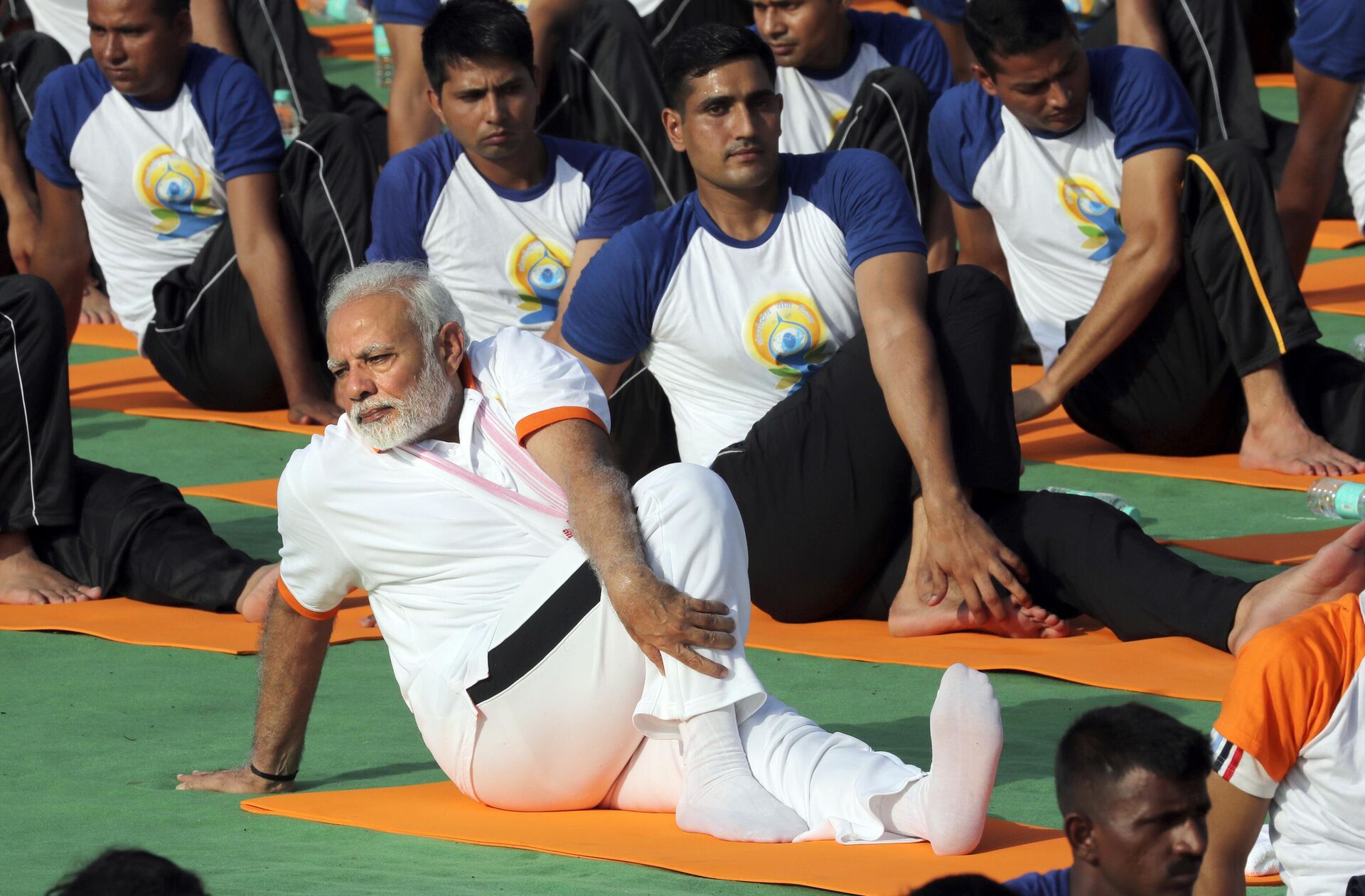 Indian Prime Minister Narendra Modi performs yoga to mark International Day of Yoga in Dehradun, India, Thursday, June 21, 2018. - Sputnik India, 1920, 17.09.2023