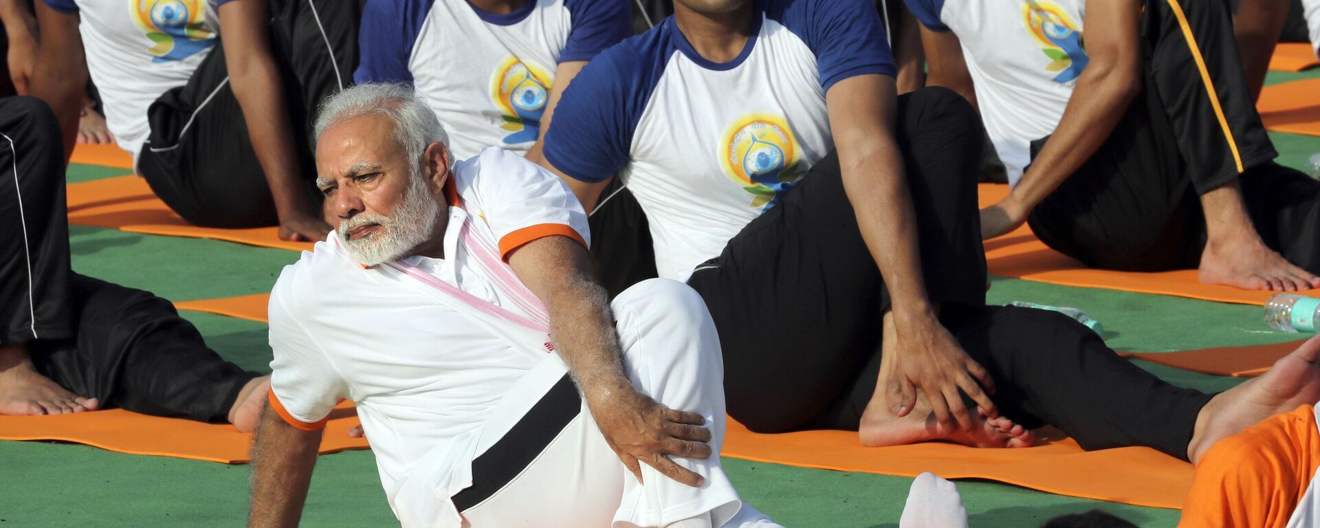Indian Prime Minister Narendra Modi performs yoga to mark International Day of Yoga in Dehradun, India, Thursday, June 21, 2018. - Sputnik India, 1920, 21.06.2023