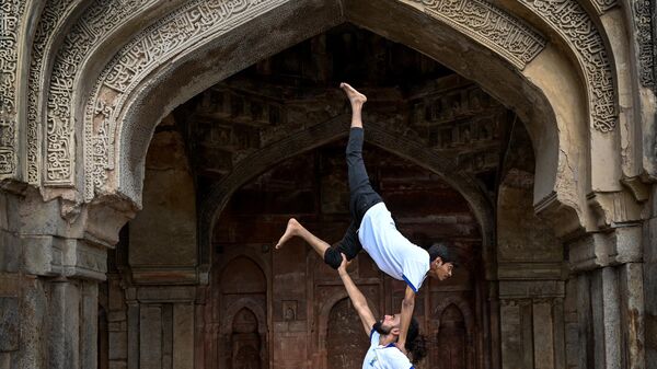 Youth enthusiasts take part in a yoga session at Lodhi gardens on International Day of Yoga, in New Delhi on June 21, 2023. - Sputnik India