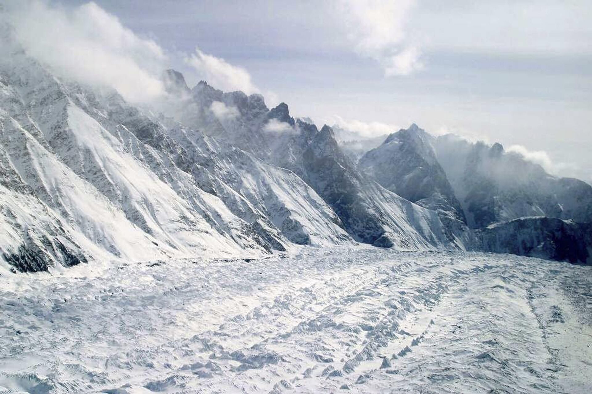 This Feb. 1, 2005 file photo shows an aerial view of the Siachen Glacier - Sputnik India, 1920, 11.08.2023
