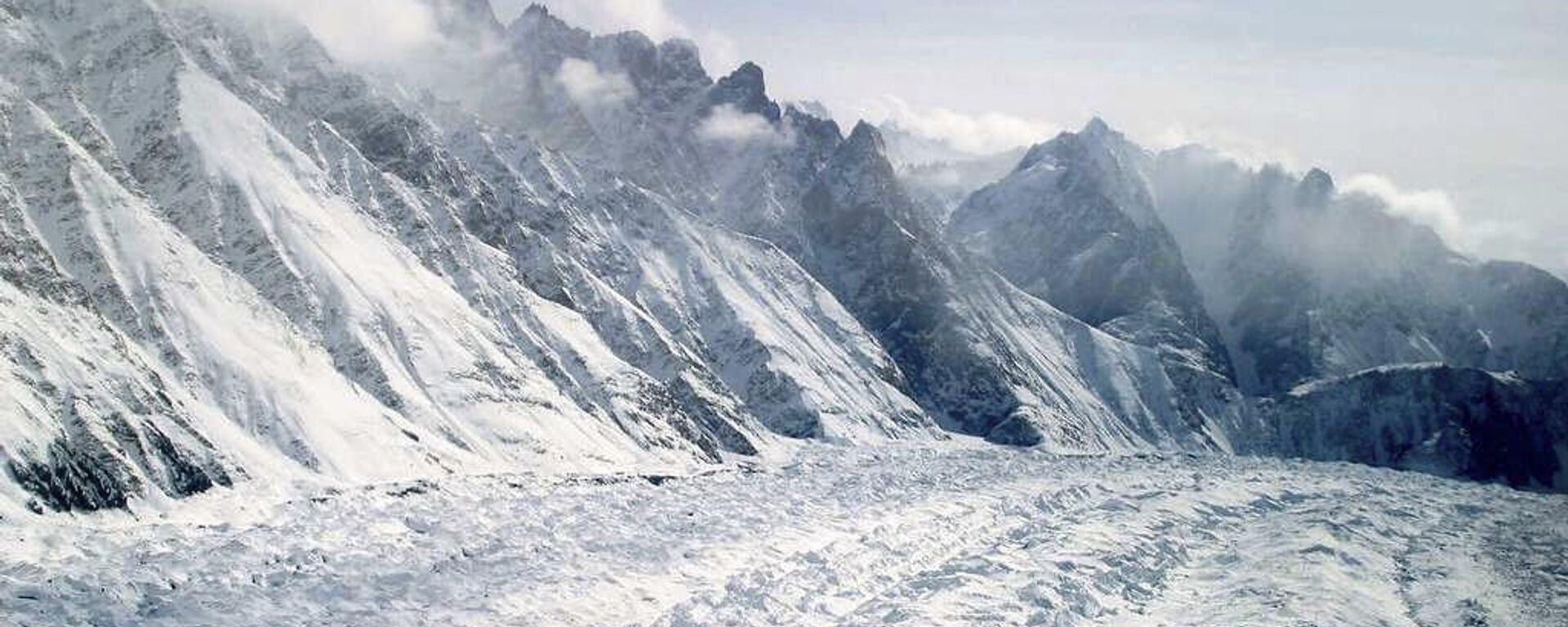 This Feb. 1, 2005 file photo shows an aerial view of the Siachen Glacier - Sputnik India, 1920, 21.06.2023
