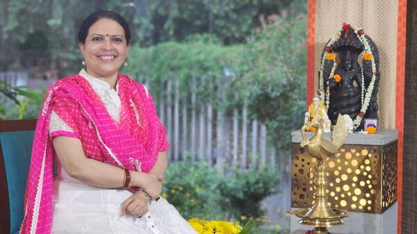 Nivedita Joshi, a trained biologist and a renowned Iyengar Yoga teacher who runs Yogakshema, Delhi NCR’s only accredited Iyengar Yoga Center. - Sputnik भारत