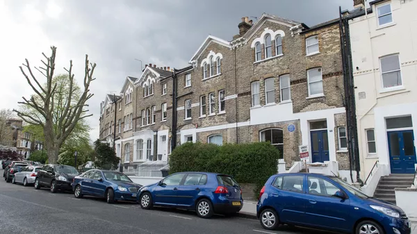 A view of the former home (with blue plaque) of Dr Bhimrao Ramji Ambedka - Sputnik भारत