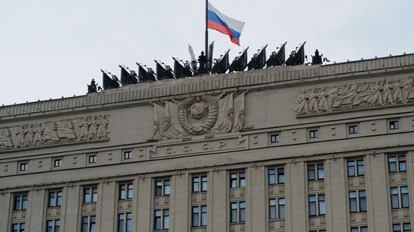 A flag on the building of the Ministry of Defence of the Russian Federation on Frunzenskaya Embankment in Moscow - Sputnik भारत