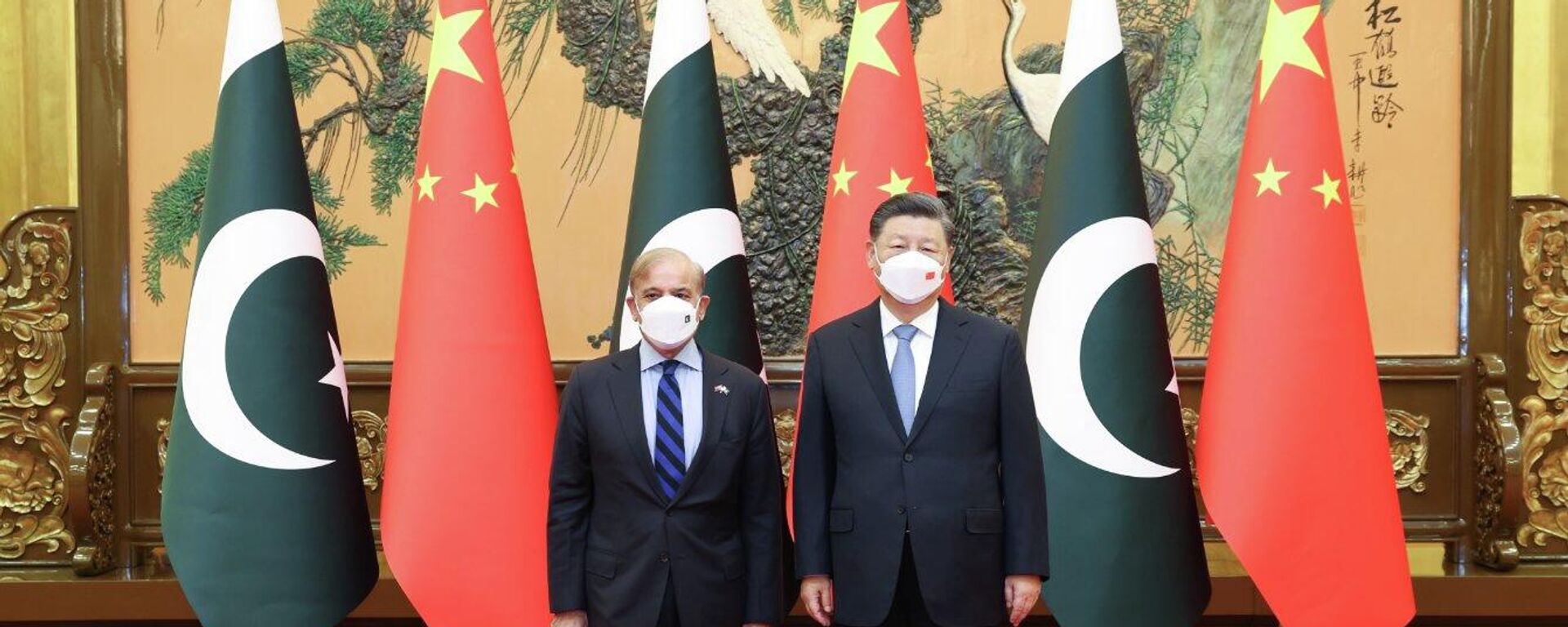 President Xi Jinping had a very good meeting with Prime Minister Shehbaz Sharif of Pakistan on his official visit to China, Beijing says. - Sputnik भारत, 1920, 27.03.2024