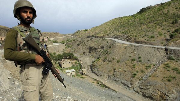 A Pakistan army soldier stands guard in the Pakistani tribal area of Khyber near the Torkham border post between Pakistan and Afghanistan, Wednesday, June 15, 2016.  - Sputnik भारत