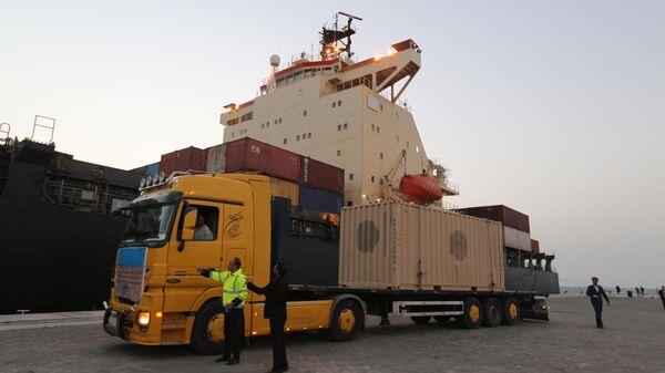 A truck transporting cargo from Afghanistan to be exported to India is seen at Shahid Beheshti Port in the southeastern Iranian coastal city of Chabahar, on the Gulf of Oman, on February 25, 2019. - Sputnik India
