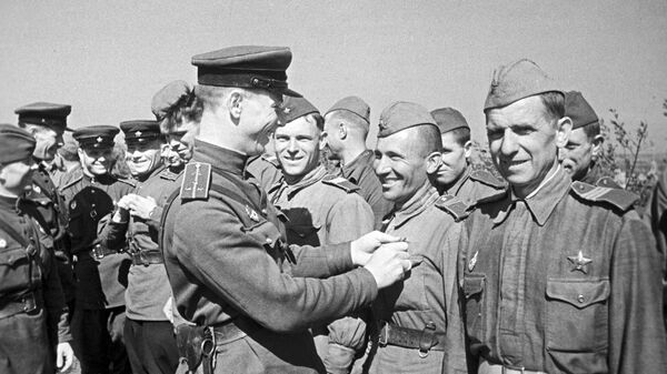 Курская дуга. Вручение воинам правительственных наград. 23 августа 1943 - Sputnik भारत