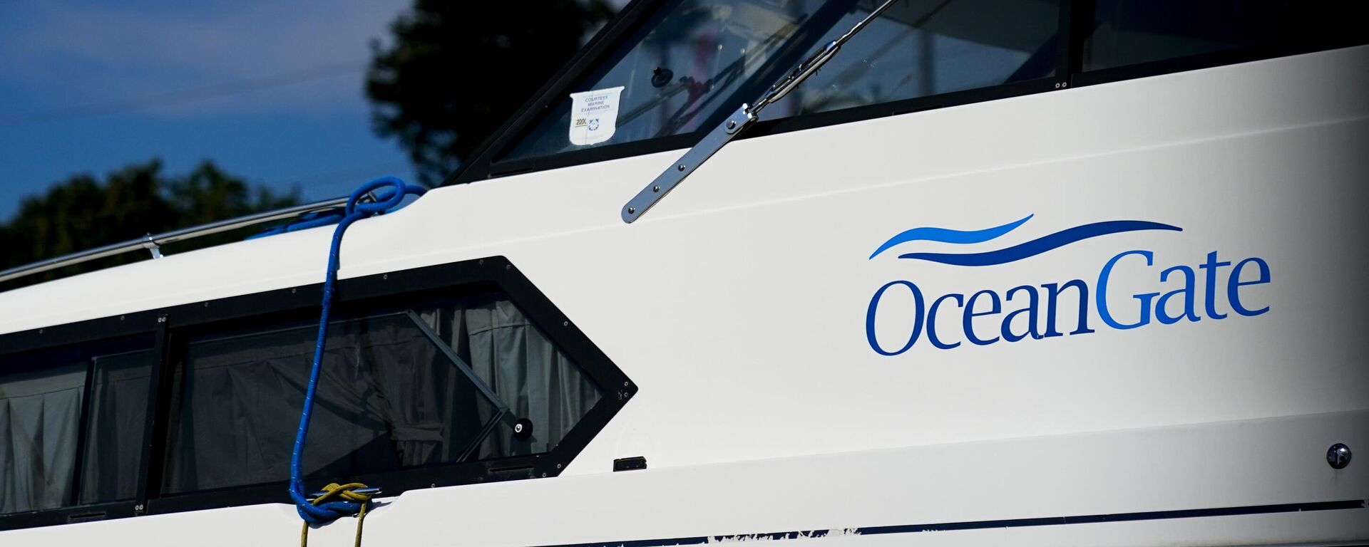 A boat with the OceanGate logo is parked on a lot near the OceanGate offices - Sputnik India, 1920, 01.08.2023