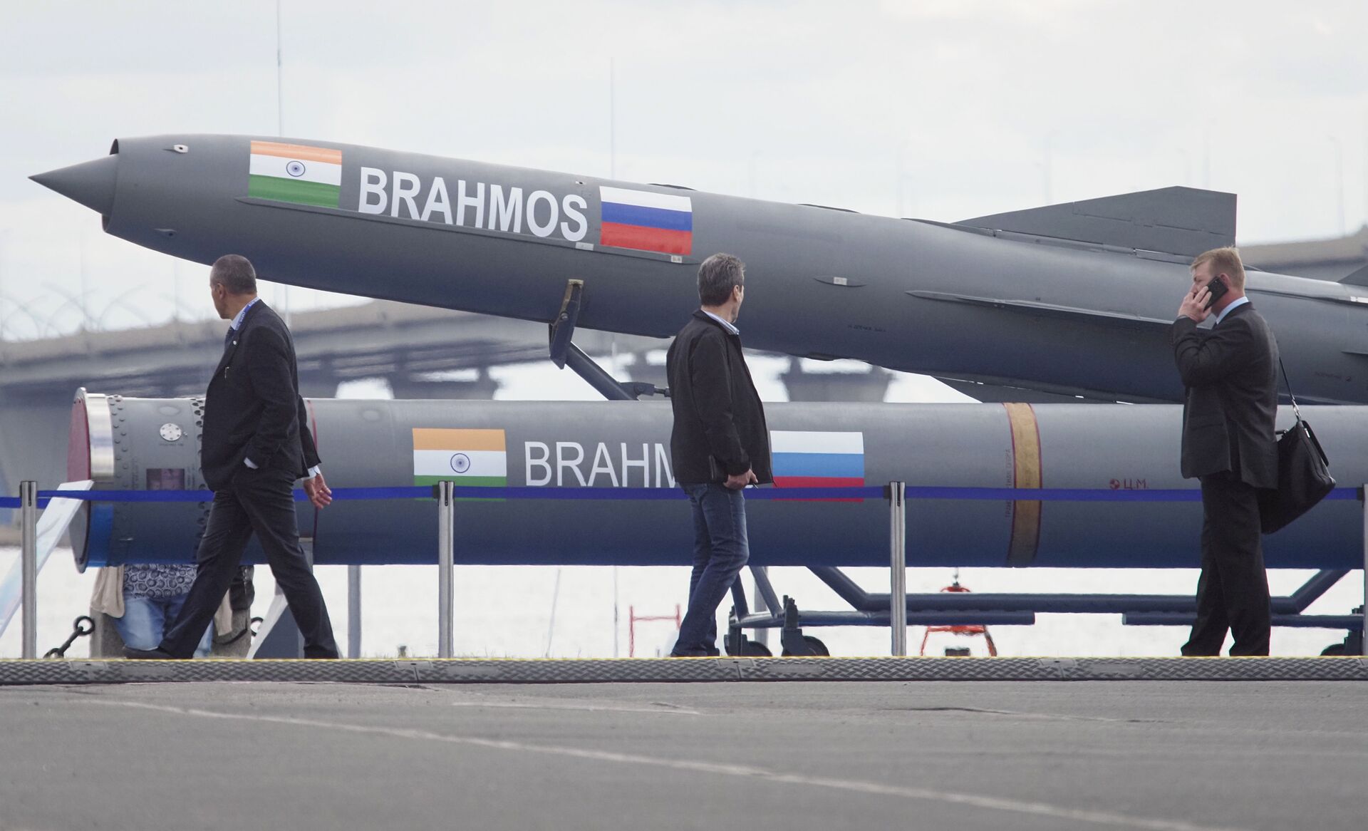Visitors walk past an Indian Brahmos anti-ship missile at the International Maritime Defence show in St.Petersburg, Russia, Thursday, July 11, 2019 - Sputnik India, 1920, 19.09.2023
