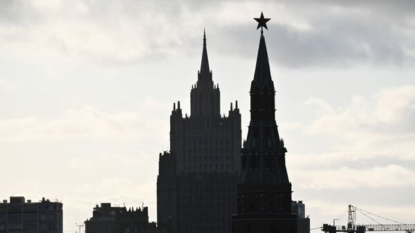 A view of the Russian Foreign Ministry and one of the Kremlin towers - Sputnik भारत