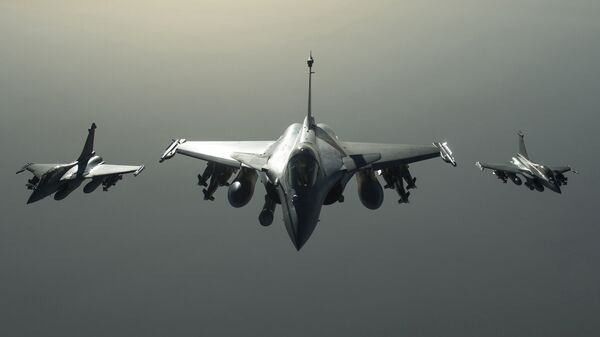 This photo released on Sunday, Sept. 27, 2015 by the French Army Communications Audiovisual office (ECPAD) shows French army Rafale fighter jets flying towards Syria as part of France's Operation Chammal launched in September 2015 in support of the US-led coalition against Islamic State group - Sputnik India