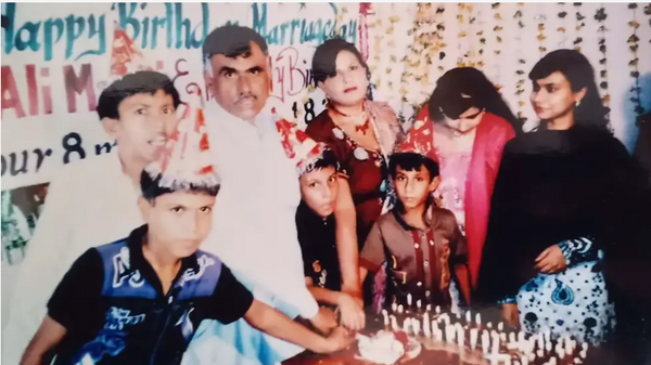 Meet the family of nine who all share the same birthday - Sputnik India