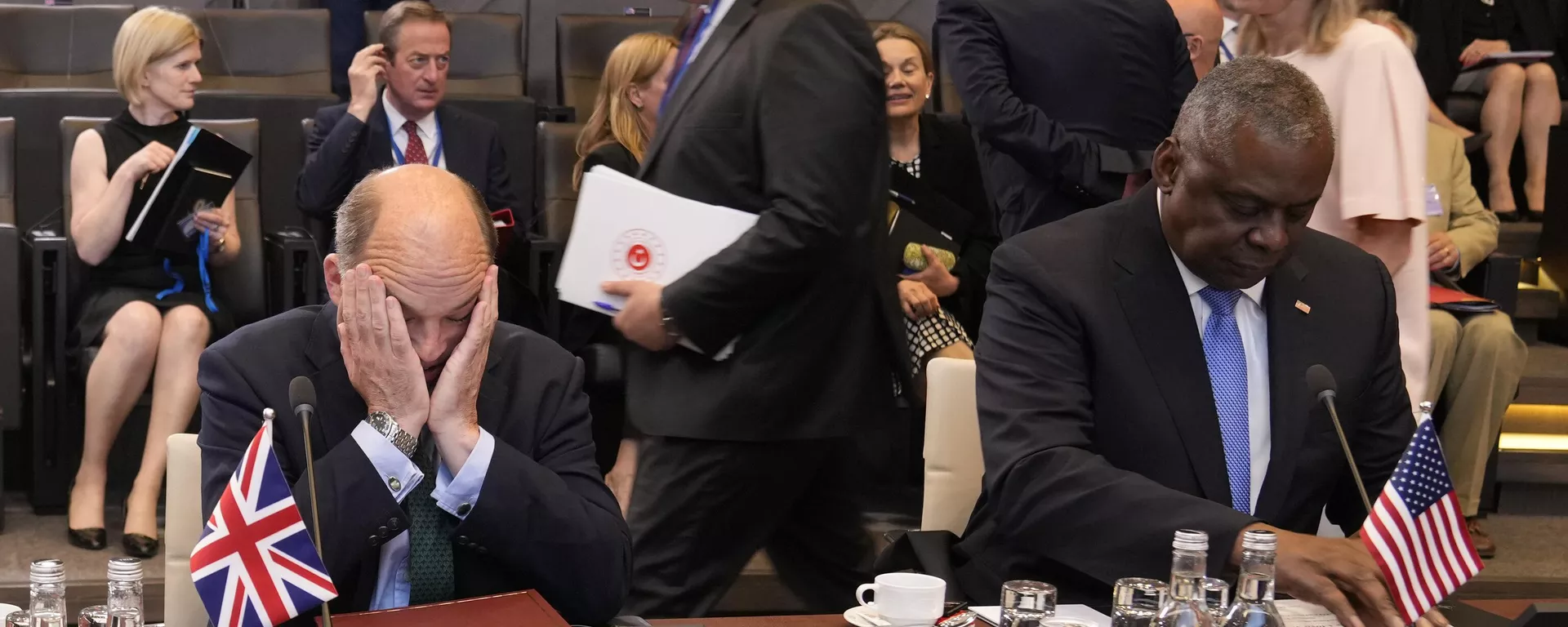 British Defense Secretary Ben Wallace, center, and United States Secretary of Defense Lloyd Austin attend the NATO-Ukraine Commission meeting at NATO headquarters in Brussels, Thursday, June 15, 2023. - Sputnik भारत, 1920, 03.09.2023