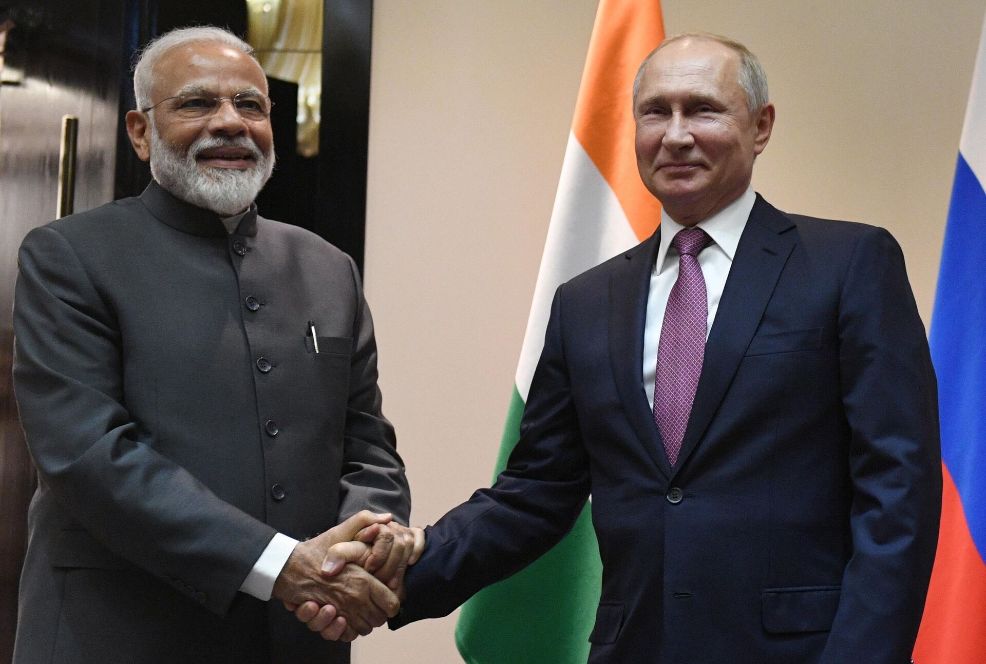 Russian President Vladimir Putin, right, and Indian Prime Minister Narendra Modi pose for a photo prior to their talks on a sideline of the Shanghai Cooperation Organization summit in Bishkek, Kyrgyzstan, June 13, 2019 - Sputnik India, 1920, 29.08.2023